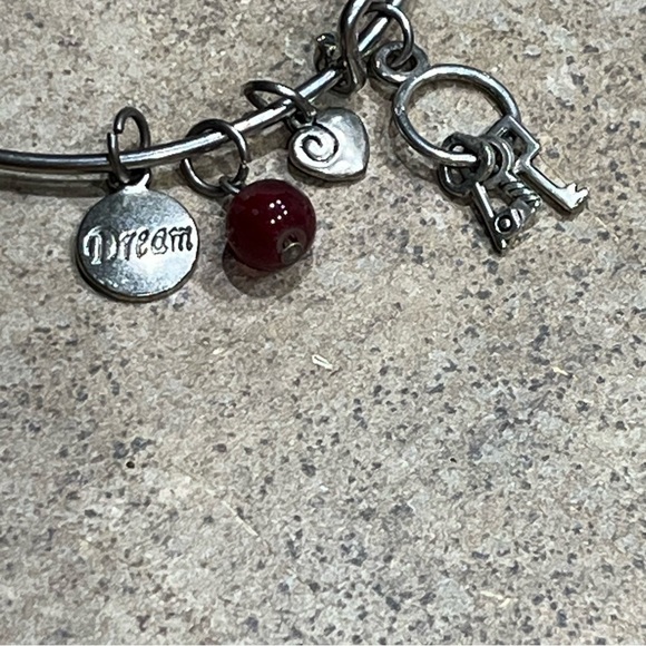 Faux, Costume Jewelry, Necklace and Bracelet - Picture 10 of 11